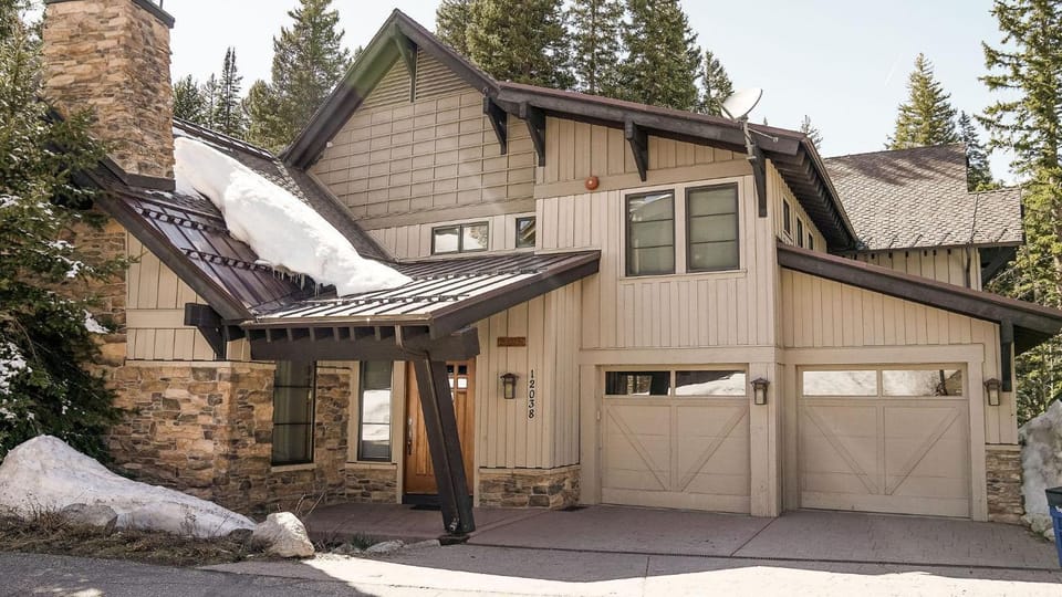 Basecamp House in Solitude