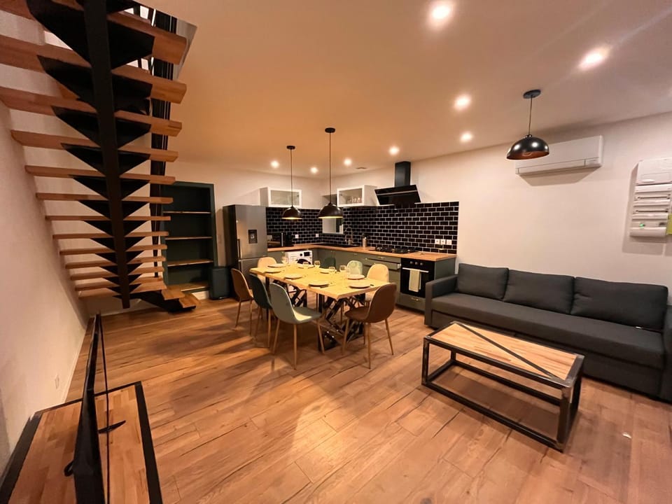 Kitchen or kitchenette, Living room, Dining area