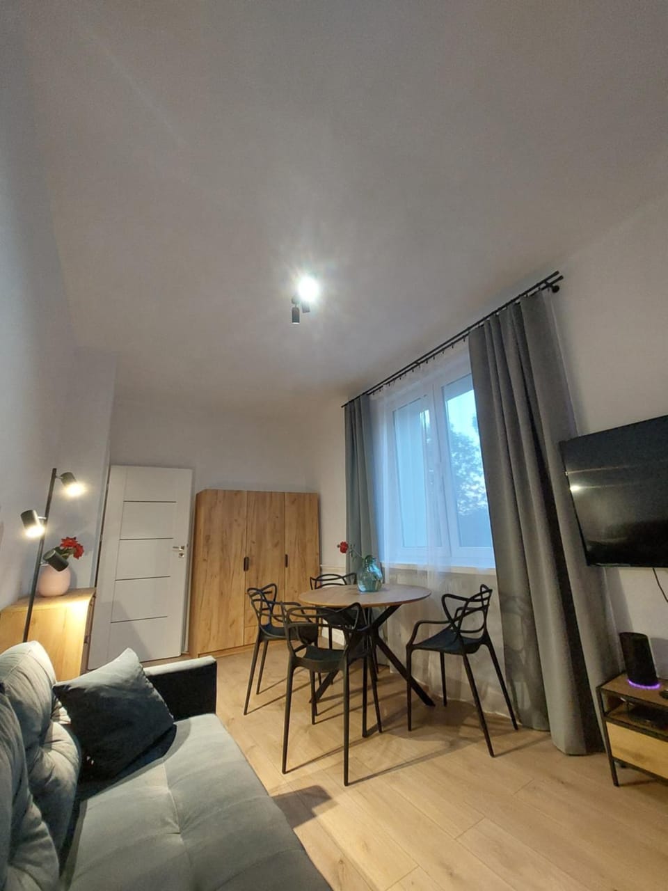 TV and multimedia, Living room, Seating area