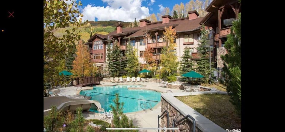 Three Bears Hideaway House in Wasatch County