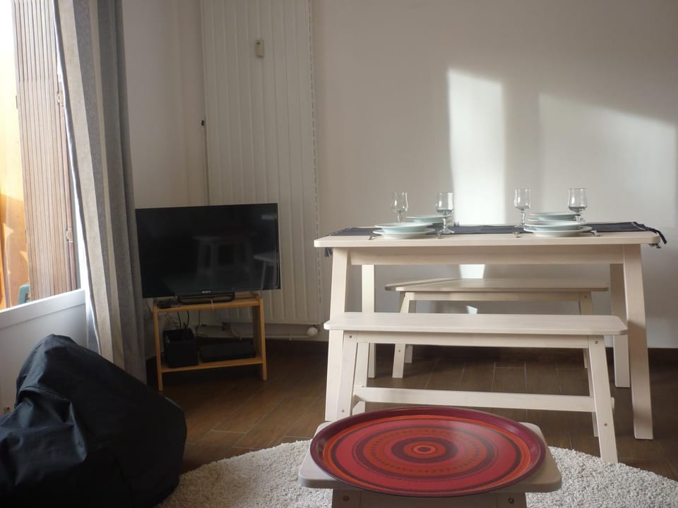 TV and multimedia, Dining area