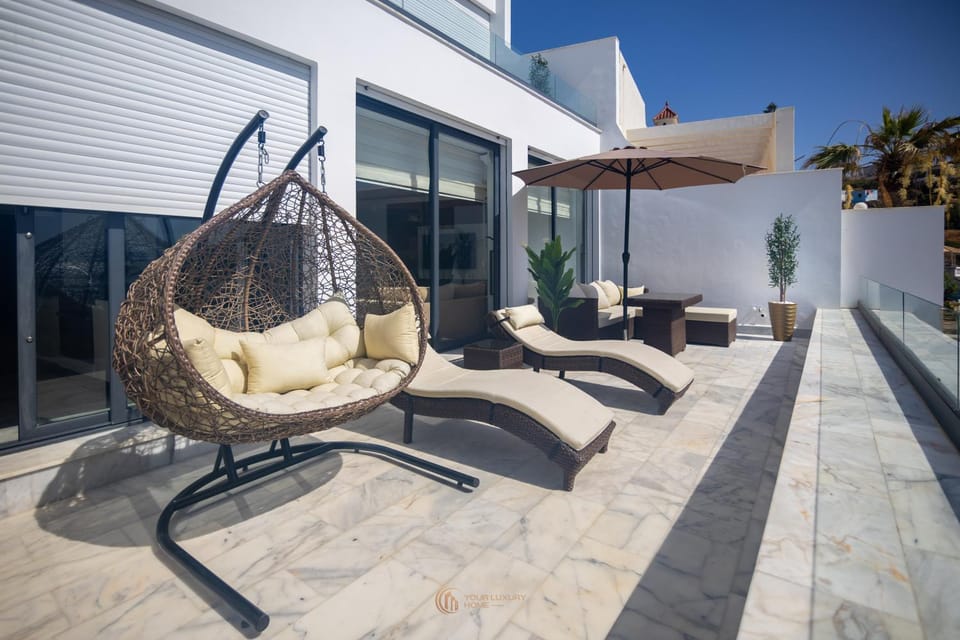 View (from property/room), Balcony/Terrace, Seating area, sunbed