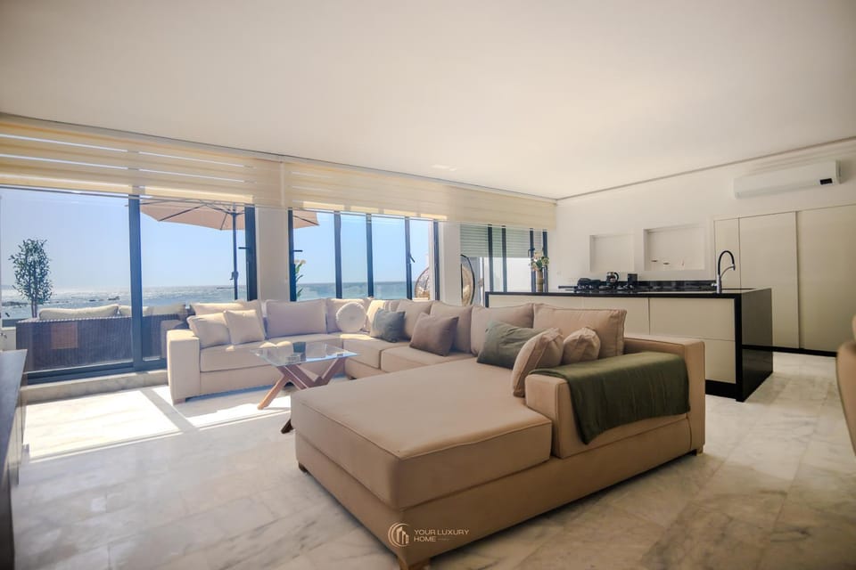 Natural landscape, Kitchen or kitchenette, Living room, Seating area, Sea view