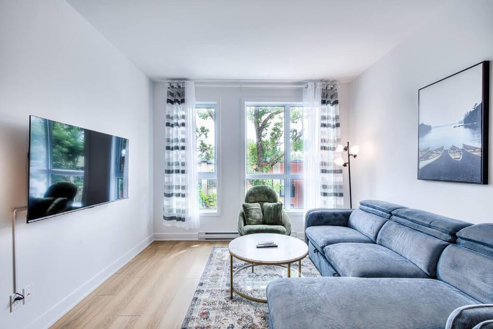 Communal lounge/ TV room, Living room, Seating area, Evening entertainment