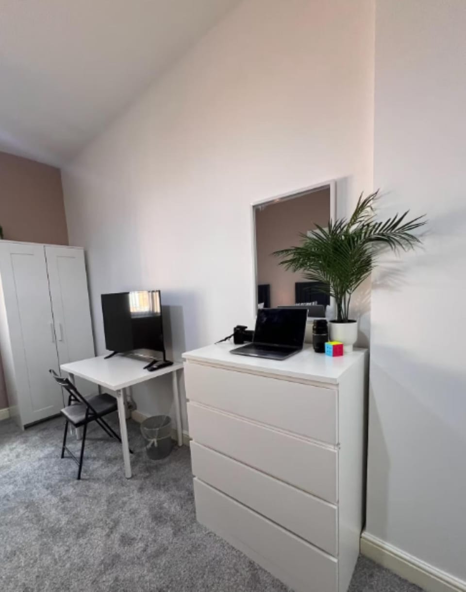 Bedroom, wardrobe