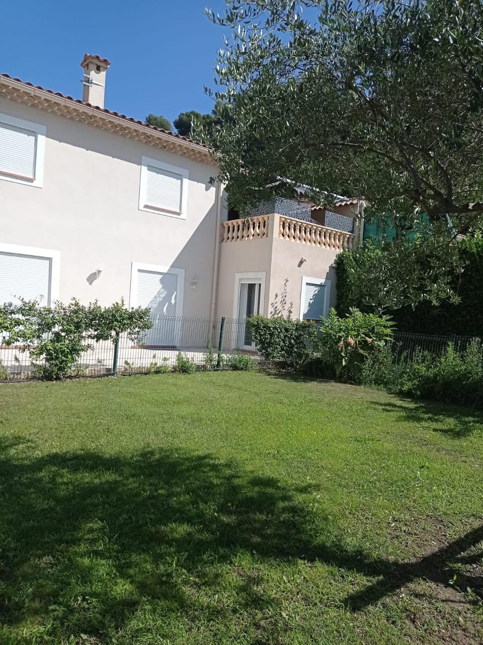 Property building, Day, Natural landscape, Garden