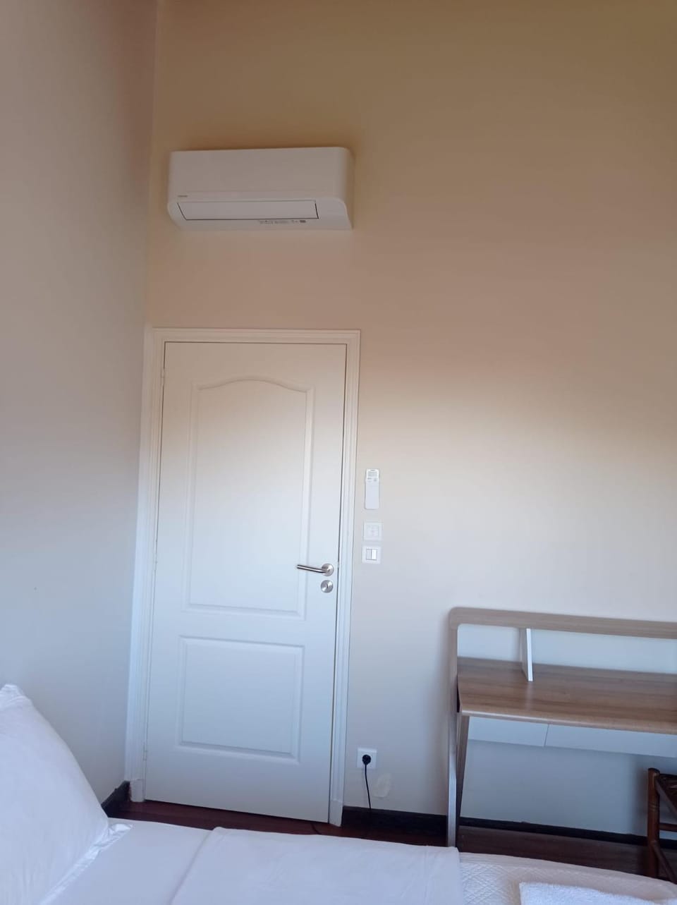Bedroom, air conditioner