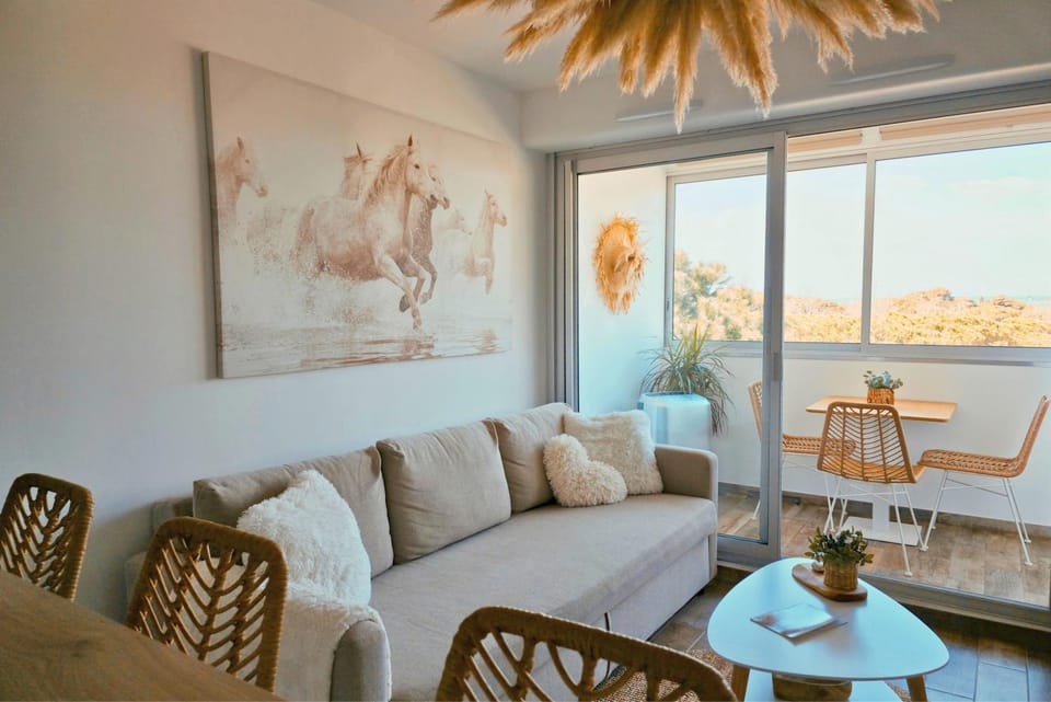 View (from property/room), Living room, Mountain view