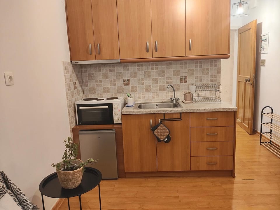 Kitchen or kitchenette, oven, stove, toaster