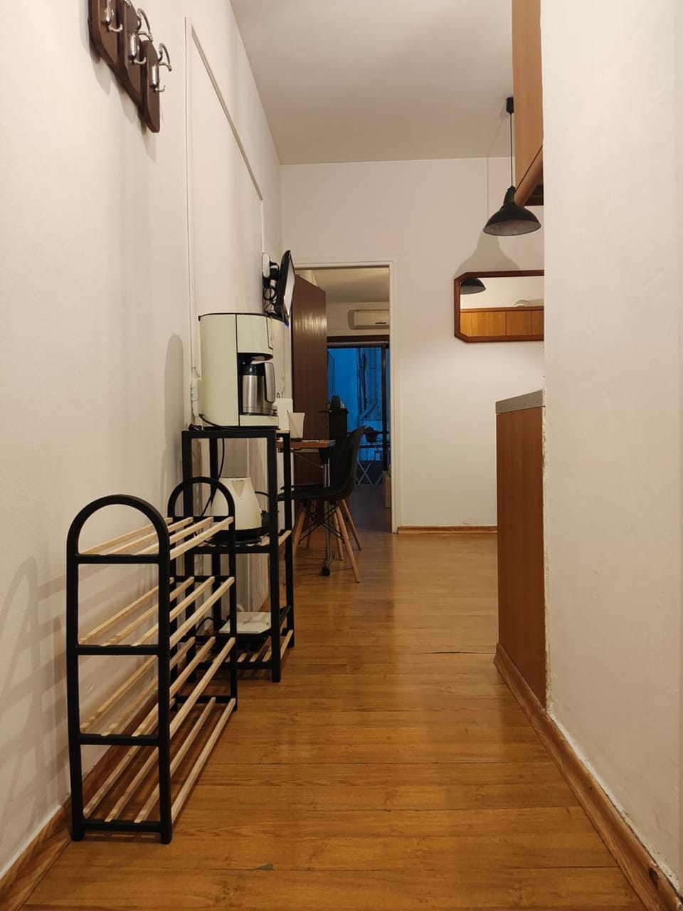 Coffee/tea facilities, Kitchen or kitchenette, Dining area, air conditioner