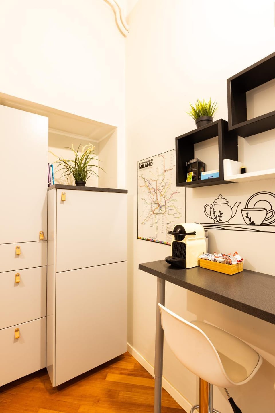Kitchen or kitchenette, minibar, oven