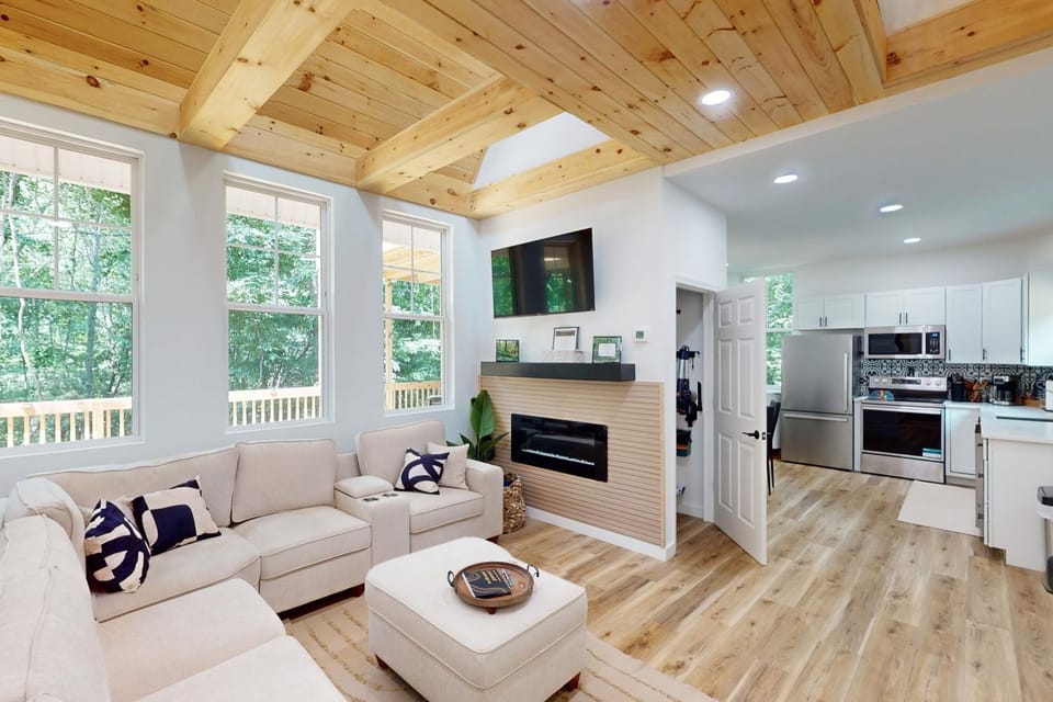 Forest Views & Grill! Lynchburg Treehouse Retreat House in Lynchburg