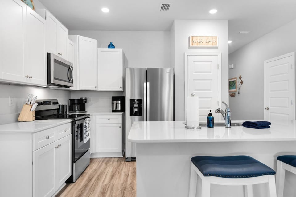 Kitchen or kitchenette, oven, toaster