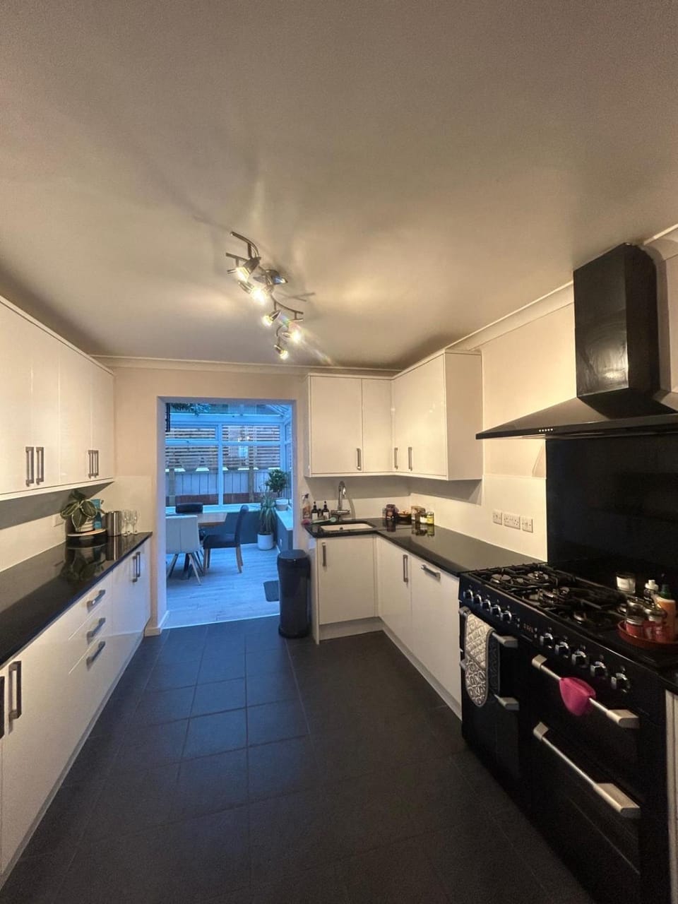4 Bedroom House - Guest Nest Management Holiday Lets Brighton Perfect For Families House in Brighton