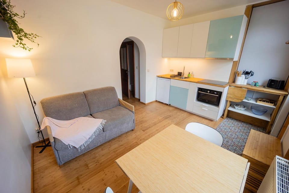 Kitchen or kitchenette, Seating area