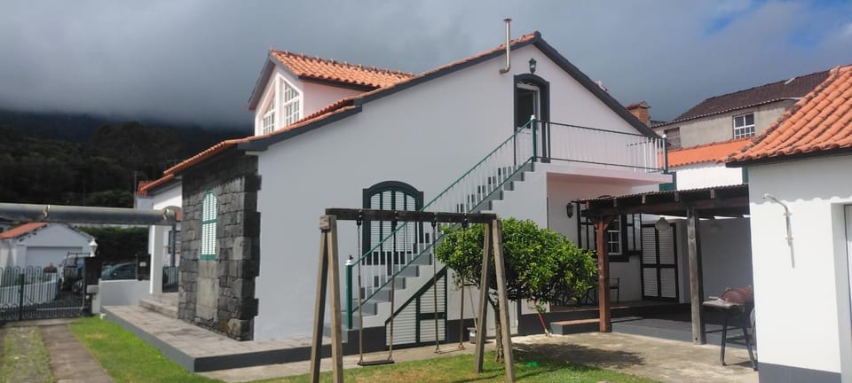 Property building, Patio, Balcony/Terrace, Inner courtyard view