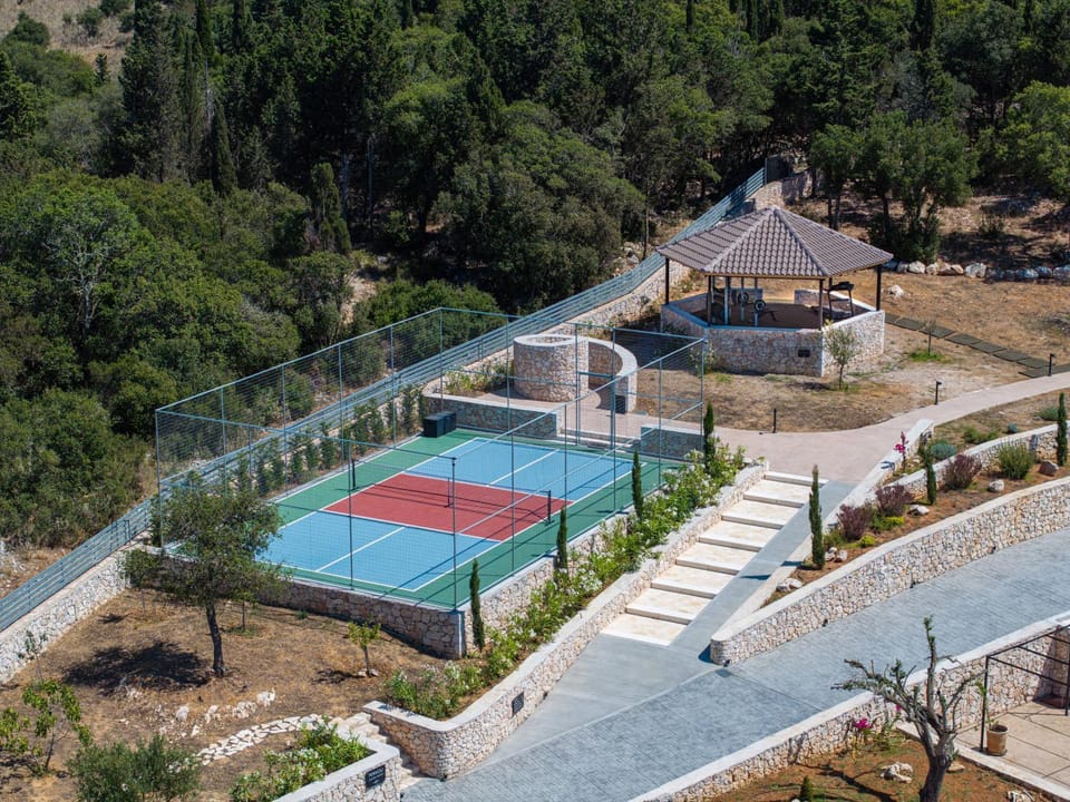 Fitness centre/facilities, Tennis court