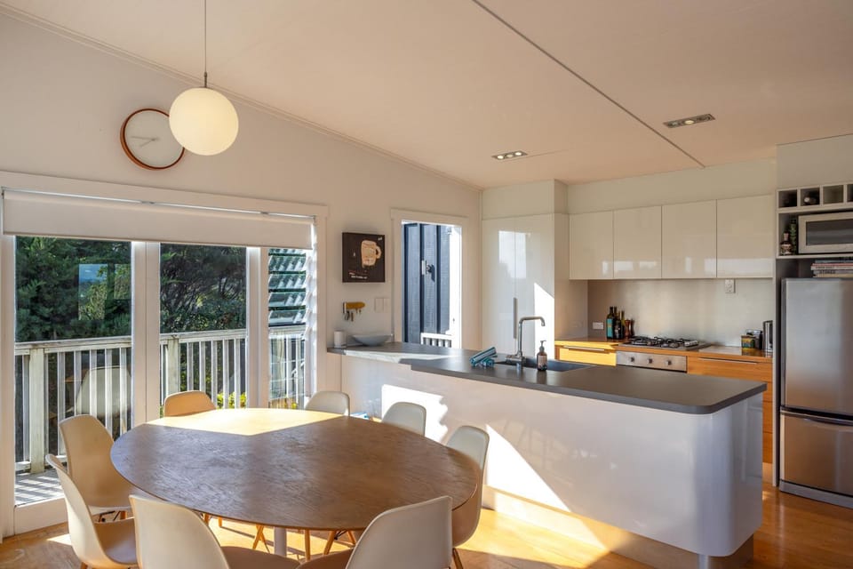 Dining area, kitchen
