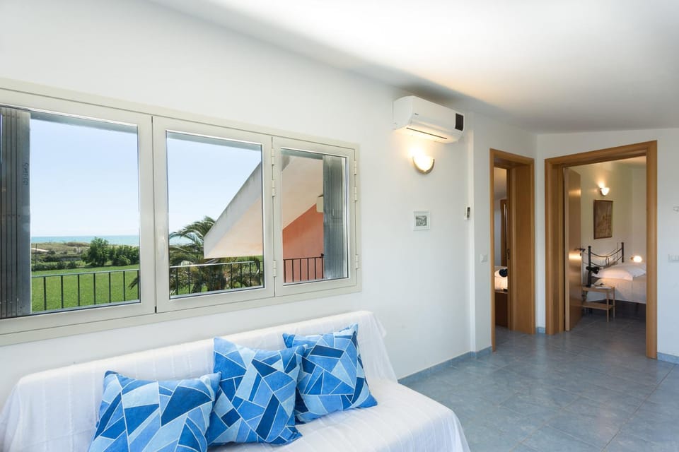 Living room, Sea view