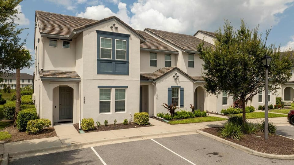 3Bd Sleeps8 with Pool & Close to Disney @Festival 220 House in Four Corners