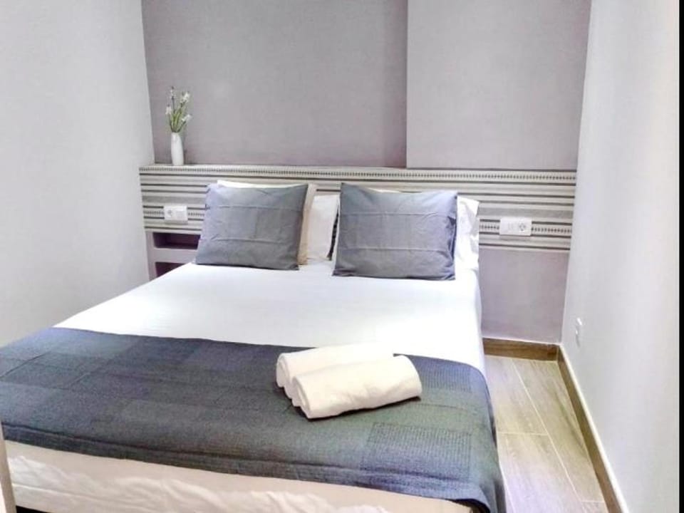 Apartamento renovado con 2 habitaciones en el corazón de Barcelona - ES-341-3 Apartment in Barcelona