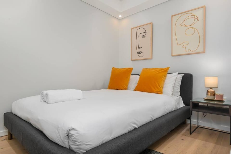Lovely Sea View Duplex Sea Point Apartment in Sea Point