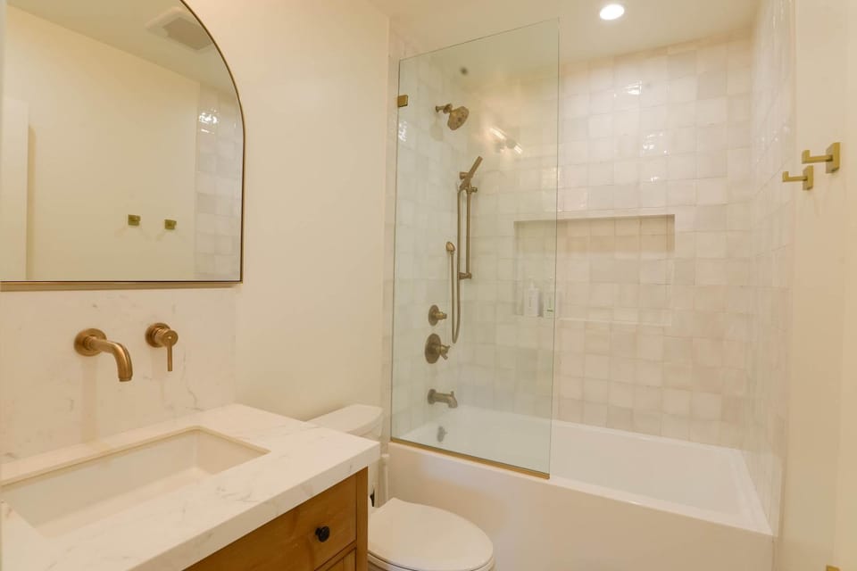 Elegant 2BR with Outdoor Space House in Carlsbad