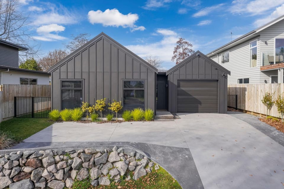 Property building, Day, Garden