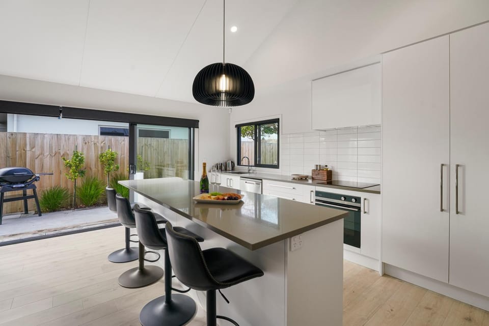Kitchen or kitchenette, Dining area, oven, pet friendly, stove