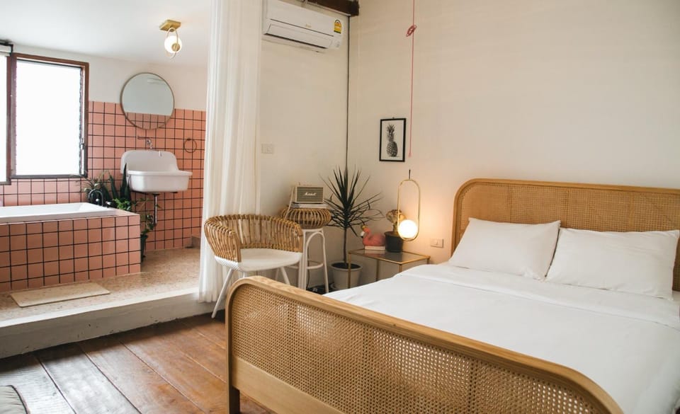เผลอสุขใจ Cafe and Bad - Plursukjai Bed and Breakfast in Chon Buri Changwat