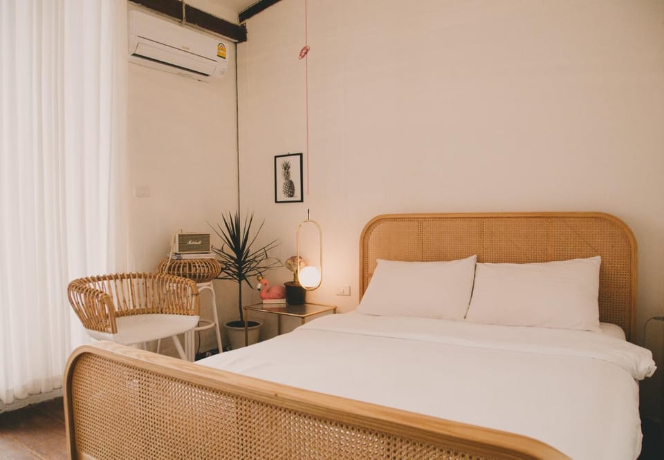 เผลอสุขใจ Cafe and Bad - Plursukjai Bed and Breakfast in Chon Buri Changwat