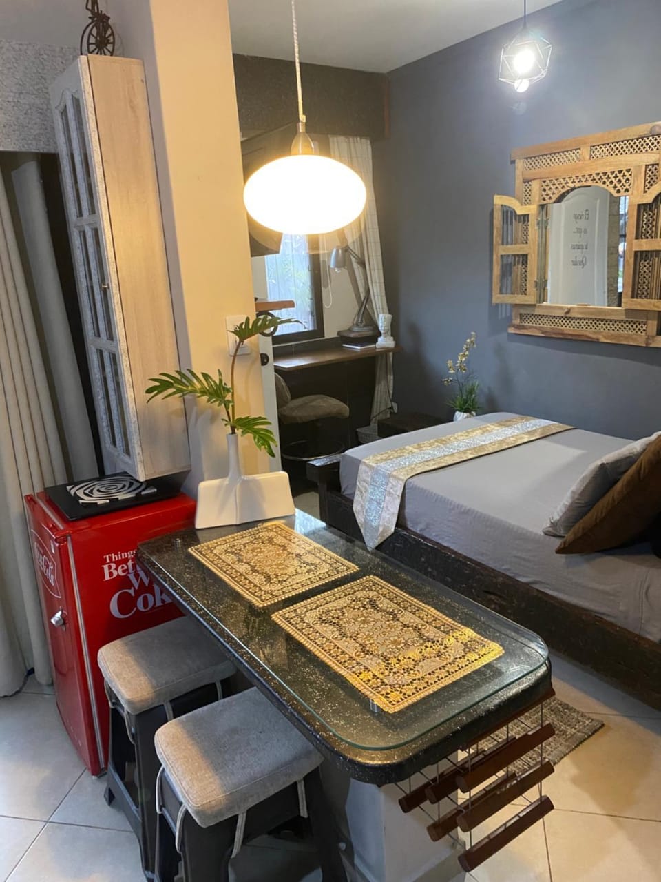 Seating area, Dining area, Bedroom