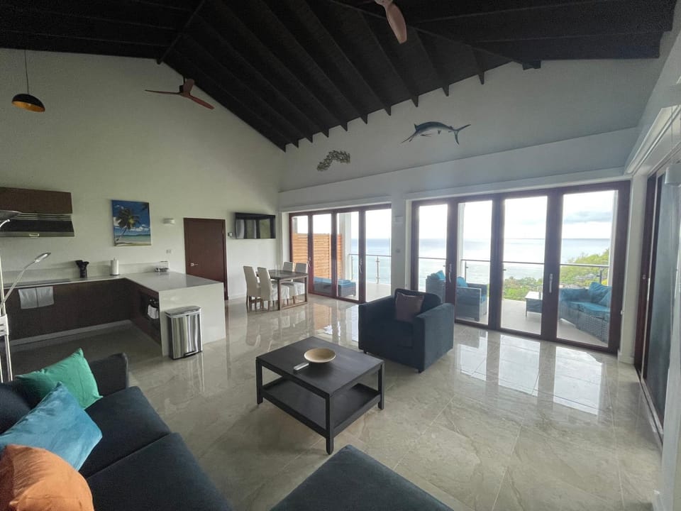 TV and multimedia, Kitchen or kitchenette, Living room, Seating area