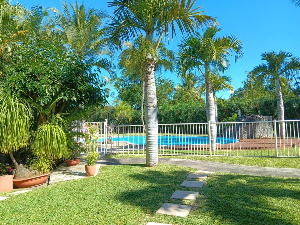 Property building, Garden, Garden view, Pool view, Swimming pool