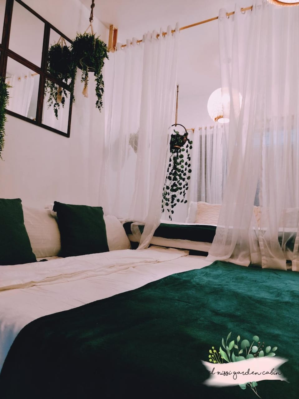El Nissi Staycation, THE GARDEN CABIN, Enchanted Kingdom Cabin in Santa Rosa