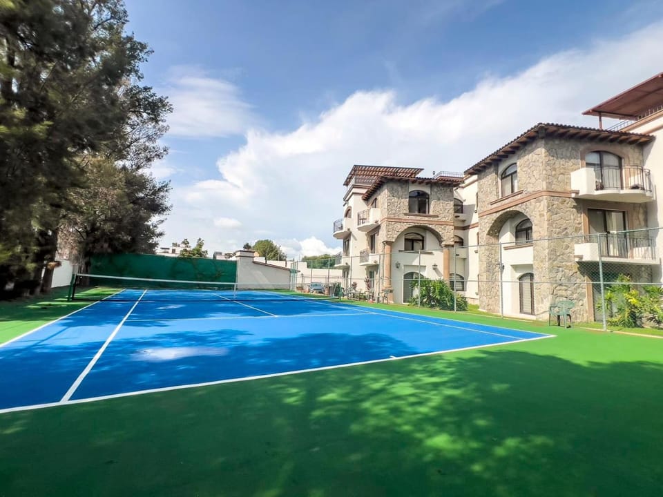 Tennis court, Tennis court