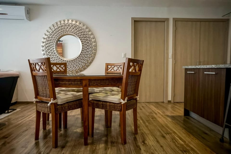Seating area, Dining area