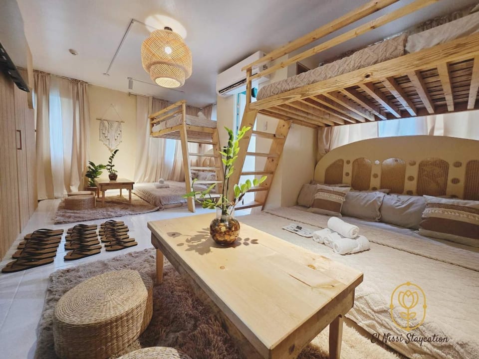 El Nissi Staycation, THE BOHEMIAN SUITE, Enchanted Kingdom Apartment in Santa Rosa