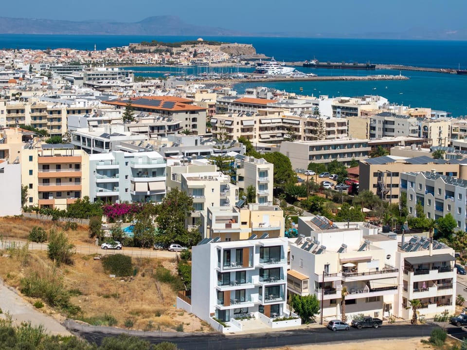 LIRIUM luxury suites Apartment hotel in Rethymno