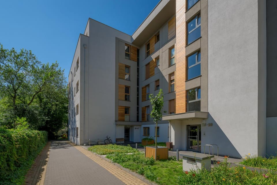 Property building, Facade/entrance, Off site, Day
