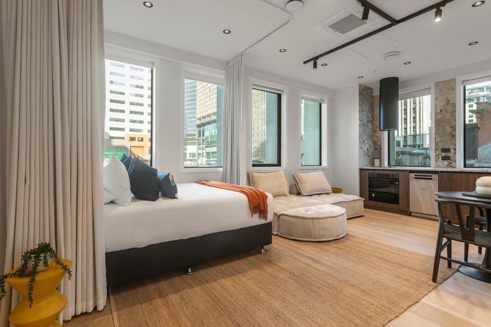 Bed, Seating area