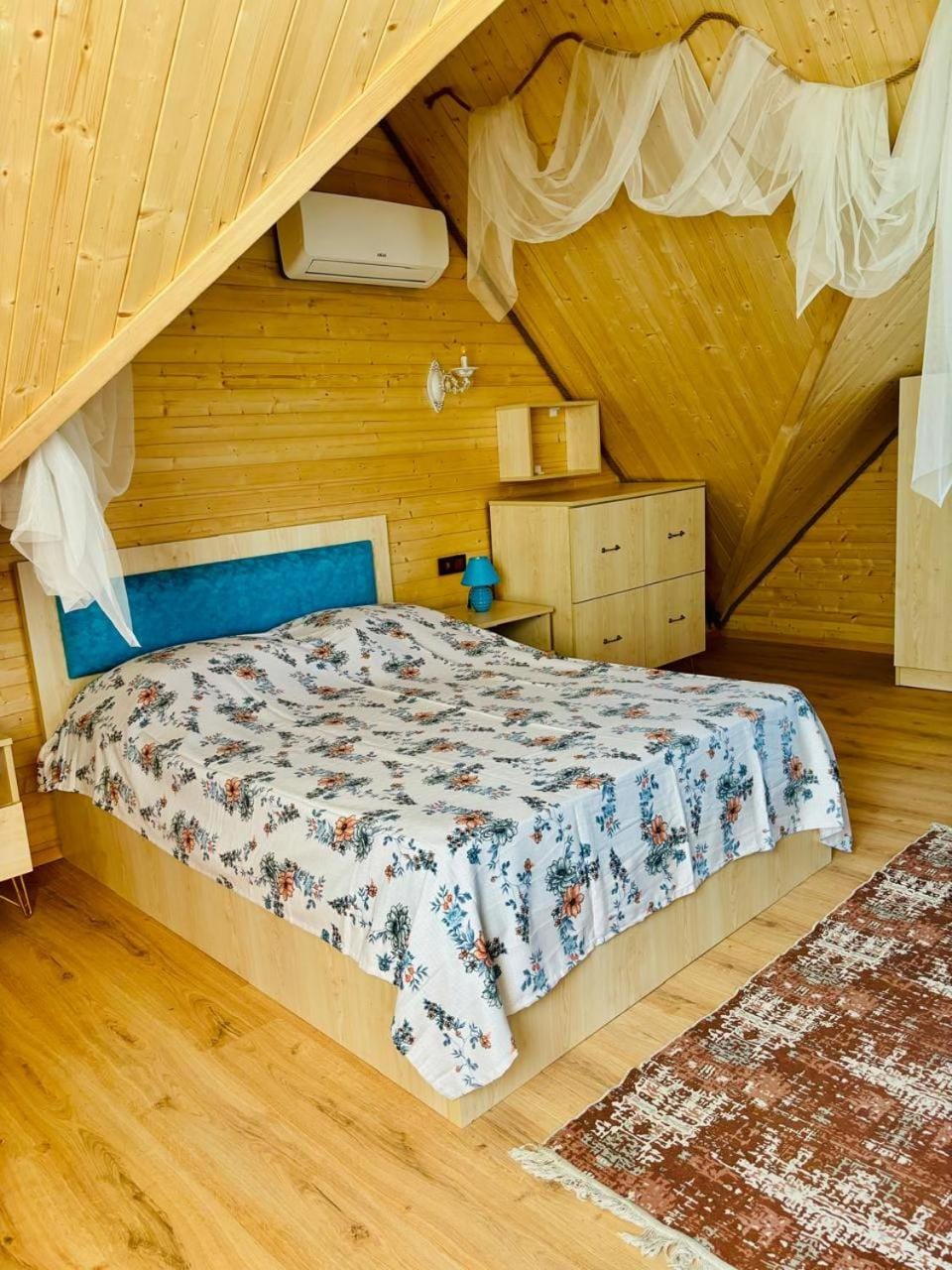 Bed, Photo of the whole room, Bedroom, bunk bed