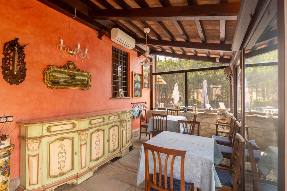 Dining area, Pool view
