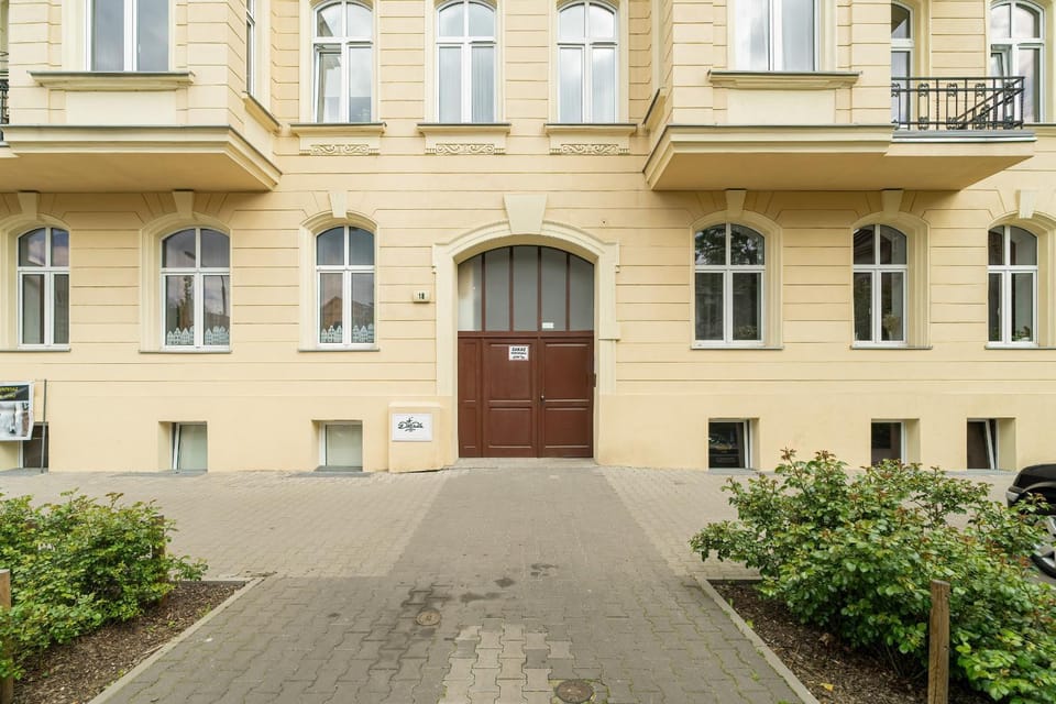 Property building, Facade/entrance, Off site