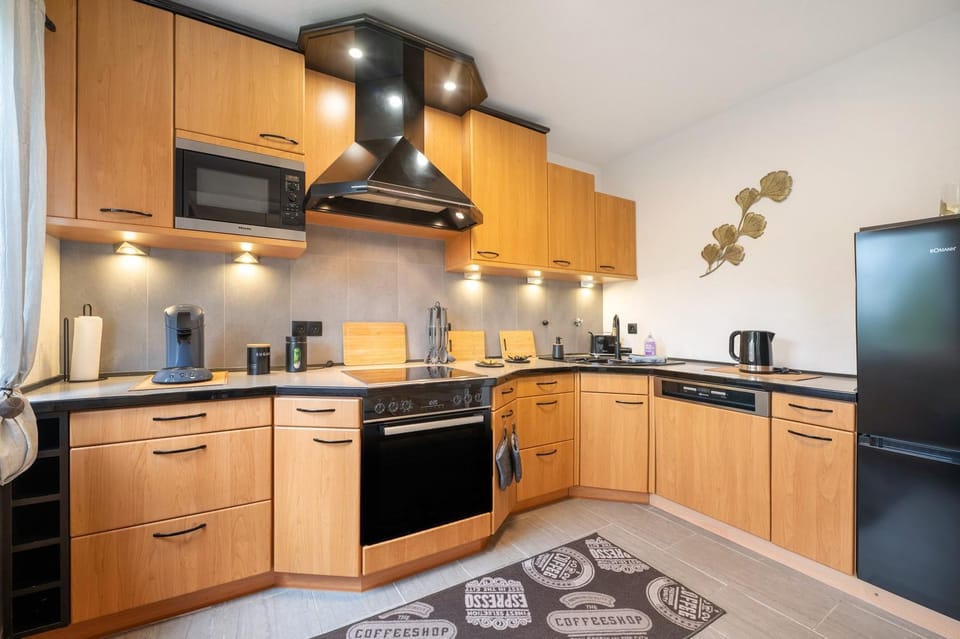 Kitchen or kitchenette, Living room