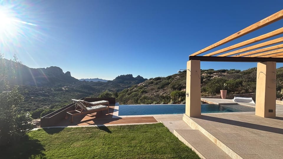 Property building, Balcony/Terrace, Swimming pool