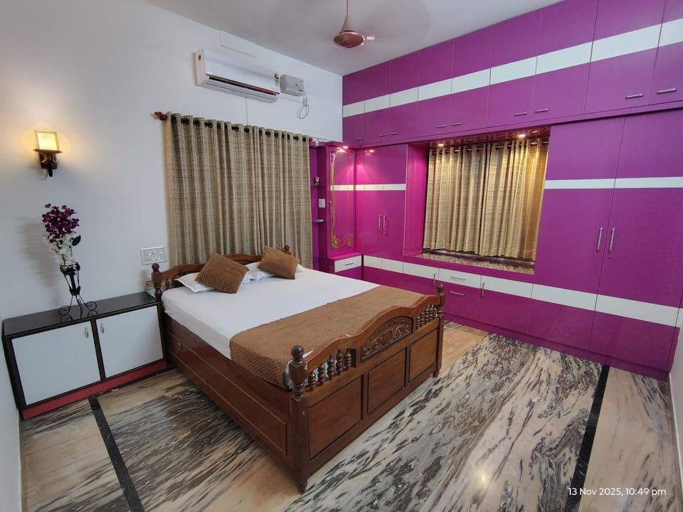 Bedroom, wardrobe, air conditioner