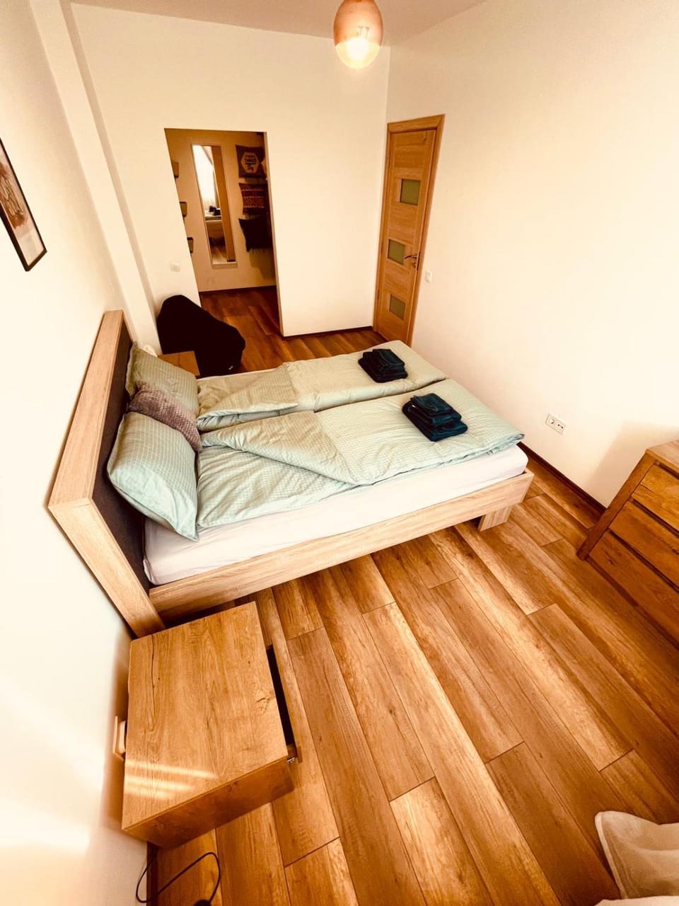 Bed, Photo of the whole room, Bedroom, towels