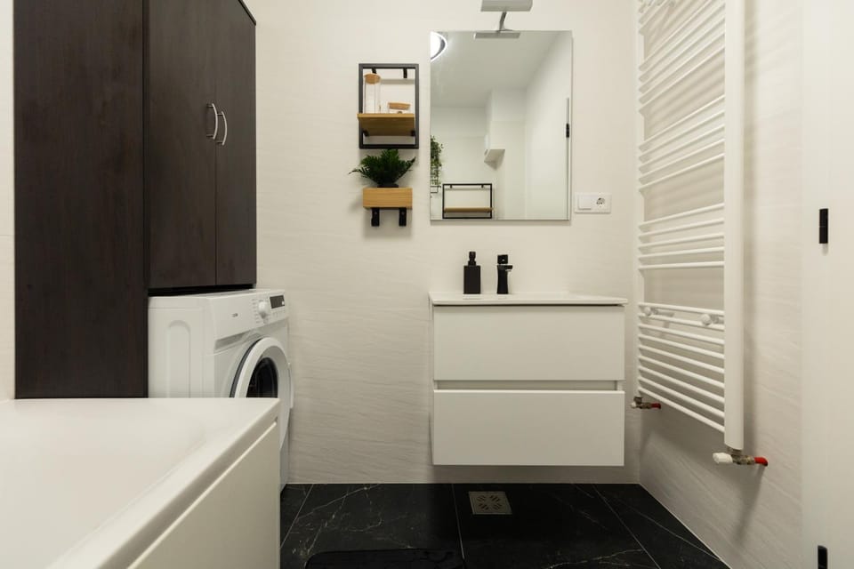 Green Blooming Studio Apartment in Romania