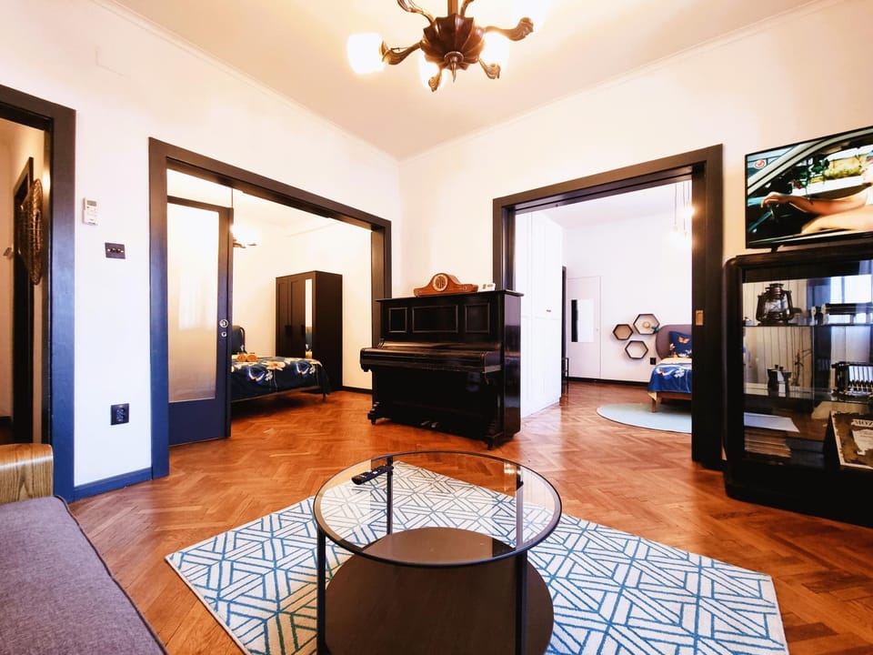 TV and multimedia, Living room, Photo of the whole room, Evening entertainment